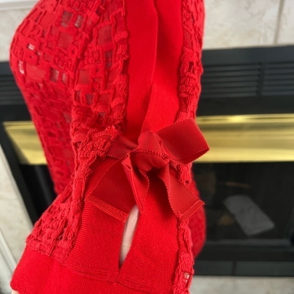 Carlisle New York Red Shirt Sleeve Textured Top with Split Sleeves and Bows - Picture 8 of 16